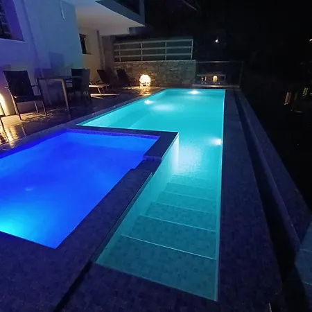 Alta Mare Ξενοδοχείο με διαμερίσματα 4*